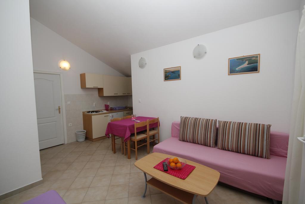Apartments Adriatika Makarska Rum bild